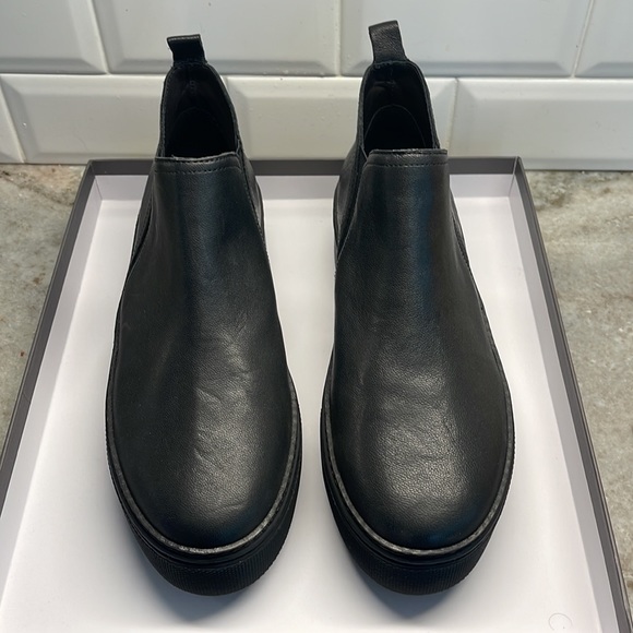 JSLIDE BOOTIES PLATFORM BOOTIES (NEVER WORN) - Picture 5 of 5